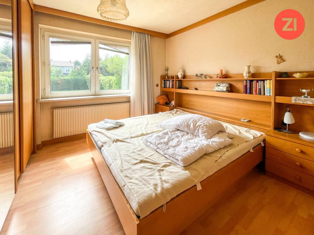 Sonniger Garten mit Pool und Ausbaupotenzial Familienwohnung