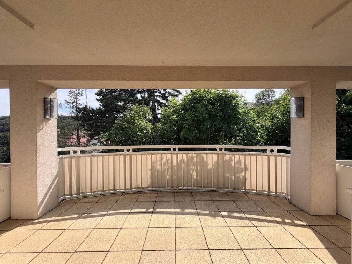 Apartment with spacious terraces in an exclusive green residential setting in Pötzleinsdorf