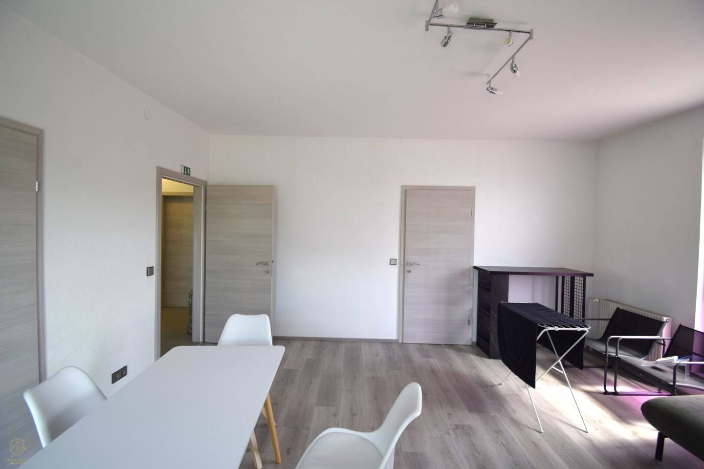 St. Pölten South convenient office with parking also suitable for service providers with generous outdoor area