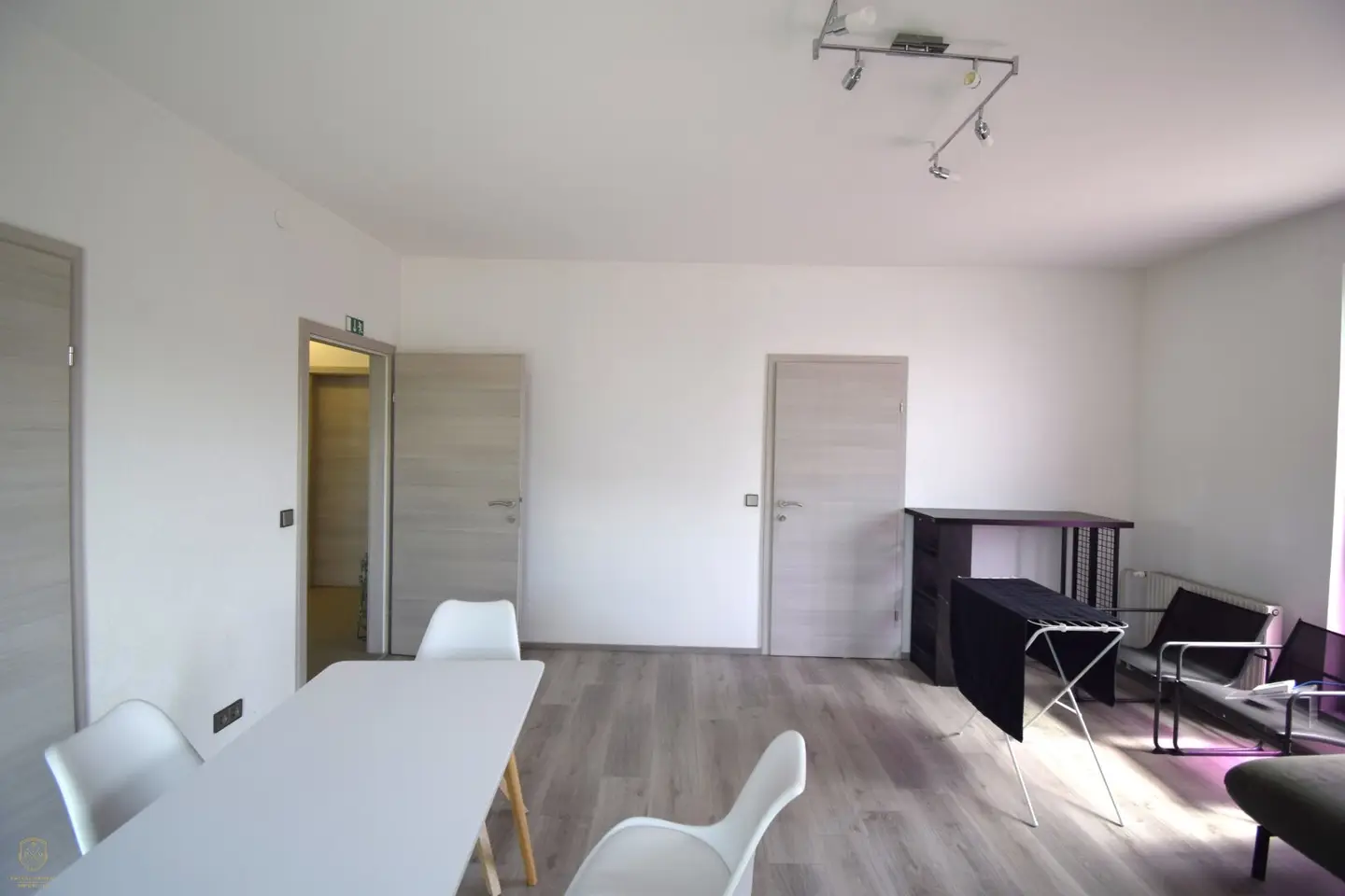 St. Pölten South convenient office with parking also suitable for service providers with generous outdoor area
