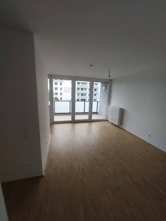 Bright 4-room apartment with loggia