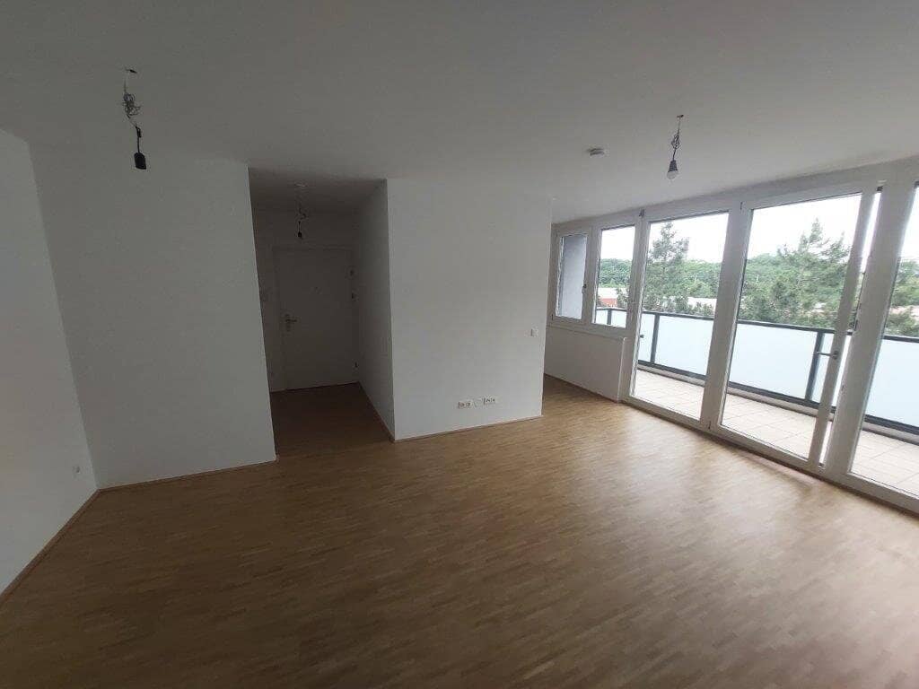 Bright 4-room apartment with loggia