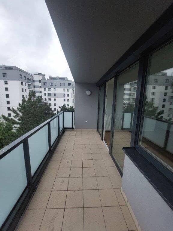 Bright 4-room apartment with loggia