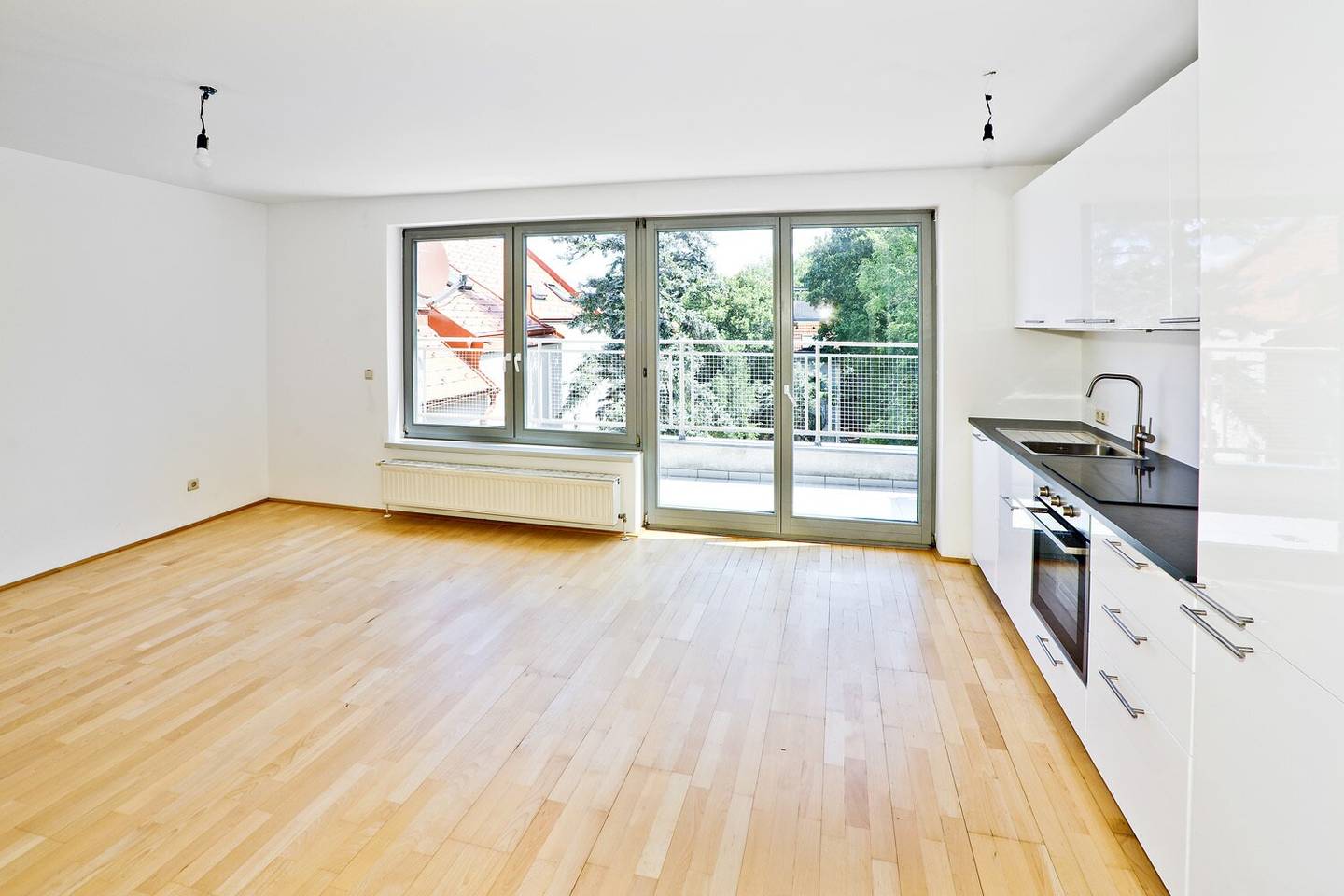 Quiet, spacious 2-room apartment with terrace and green view – attractive for owner-occupiers and investors