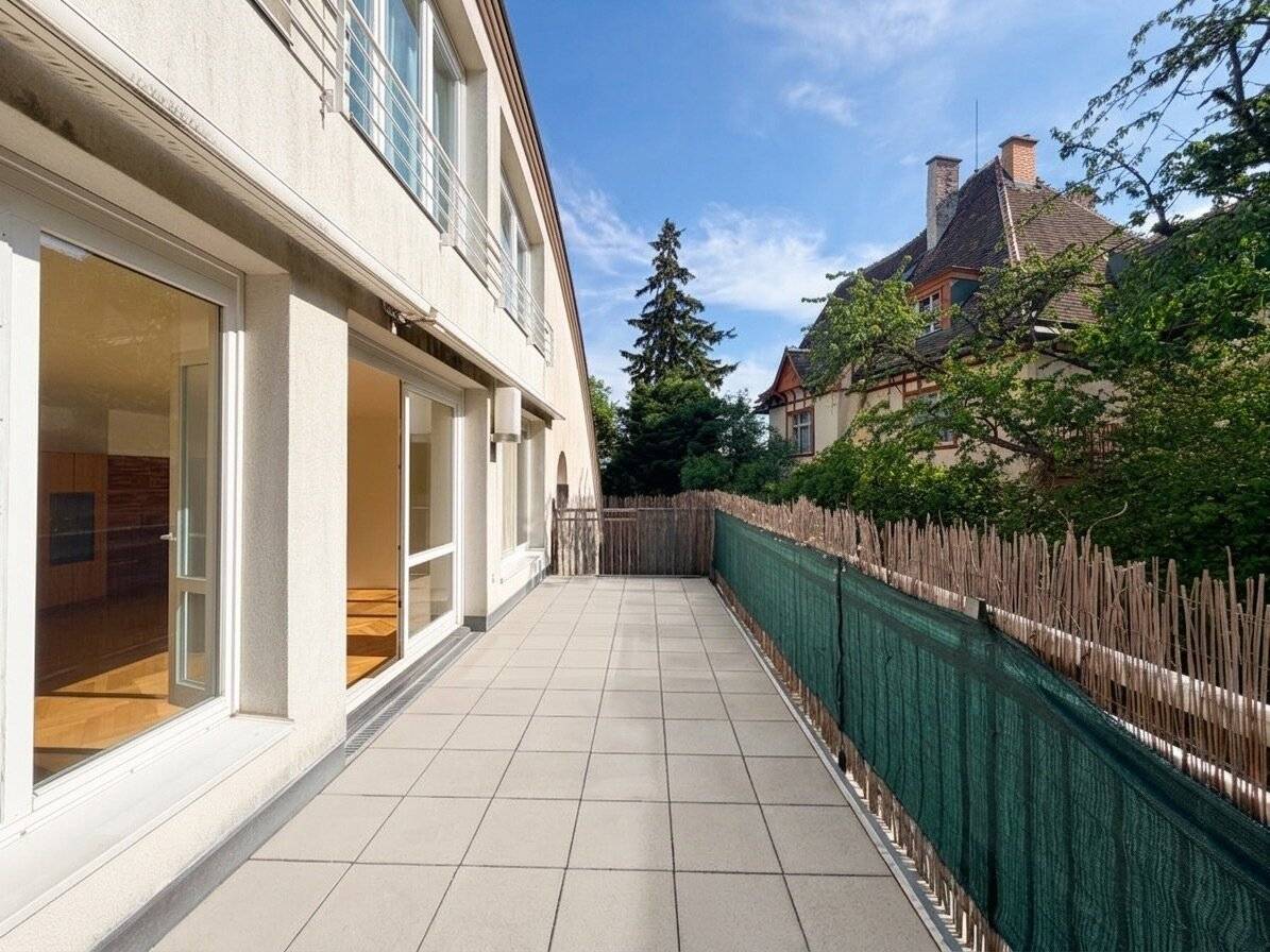 Exclusive apartment with private garden and terraces in the prestigious green residential area of Pötzleinsdorf
