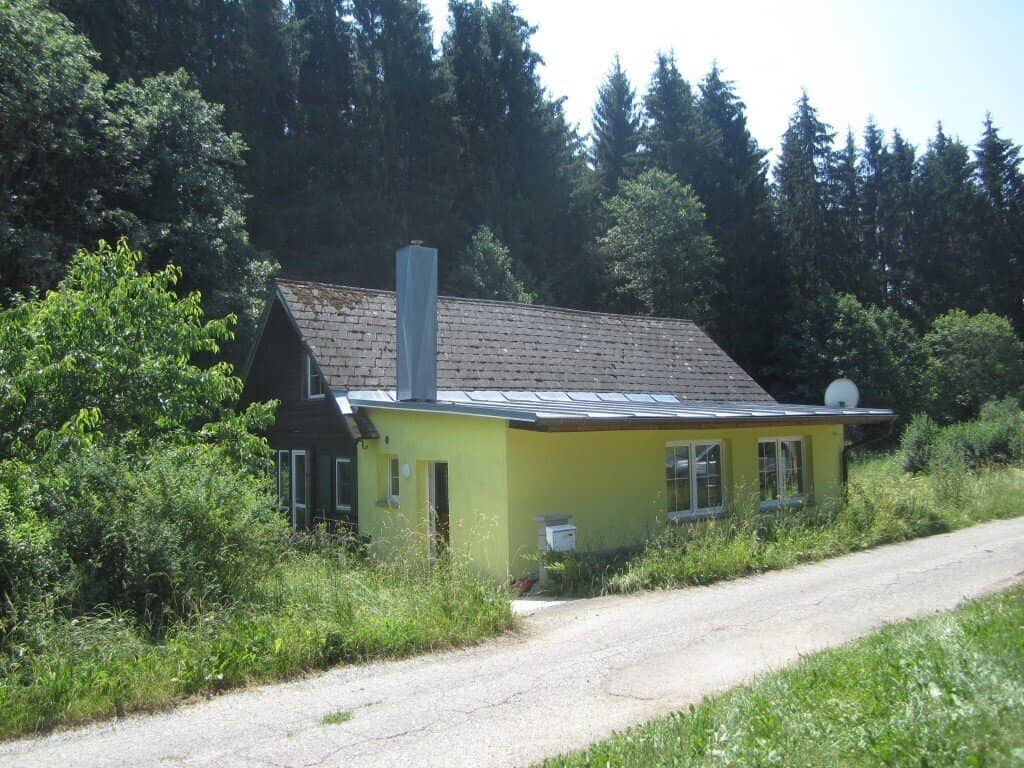 Erhaltenswertes Gebäude im Grünland