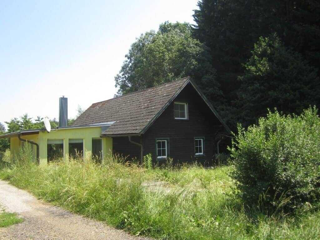 Erhaltenswertes Gebäude im Grünland