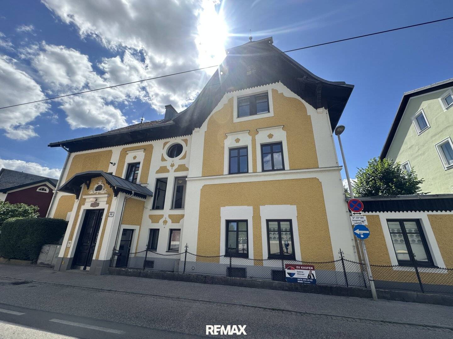 beautiful spacious old building apartment in central Gmunden