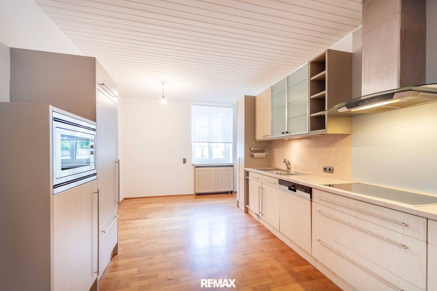 beautiful spacious old building apartment in central Gmunden