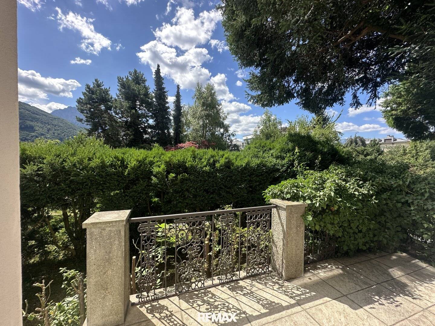 beautiful spacious old building apartment in central Gmunden
