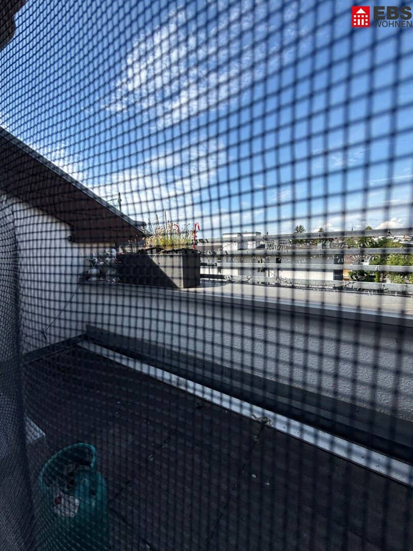 Spacious 3-room apartment approx. 85 m² including balcony in excellent central location of Wels Perfect connection infrastructure and accessibility Parking and cellar compartment available