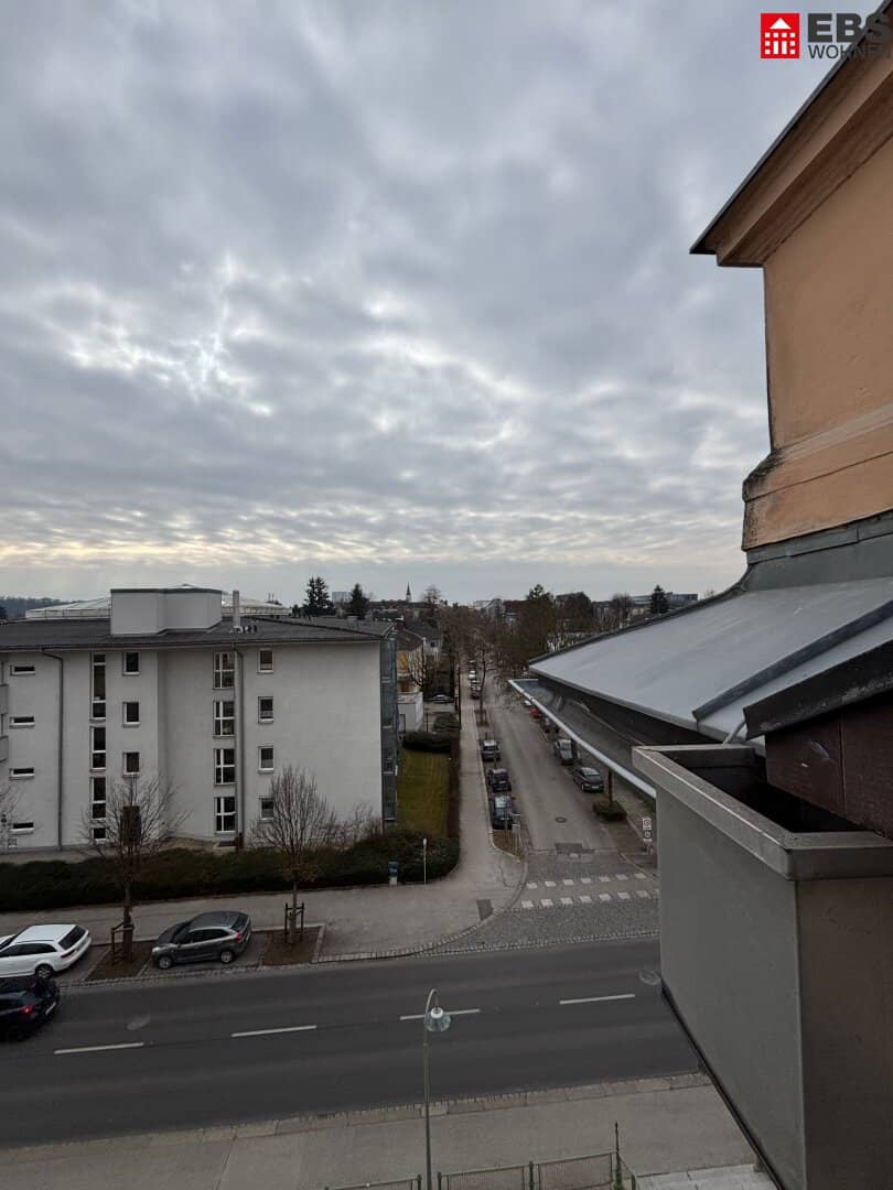 Spacious 3-room apartment approx. 85 m² including balcony in excellent central location of Wels Perfect connection infrastructure and accessibility Parking and cellar compartment available