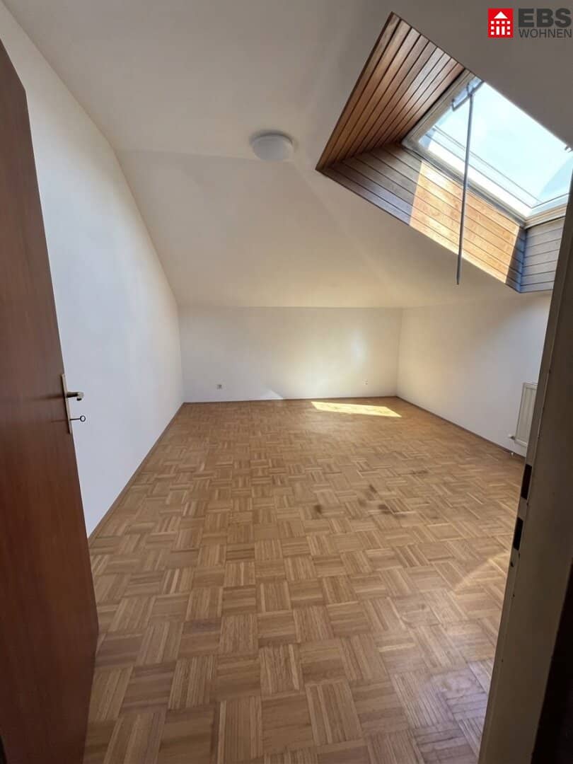 Spacious 3-room apartment approx. 85 m² including balcony in excellent central location of Wels Perfect connection infrastructure and accessibility Parking and cellar compartment available