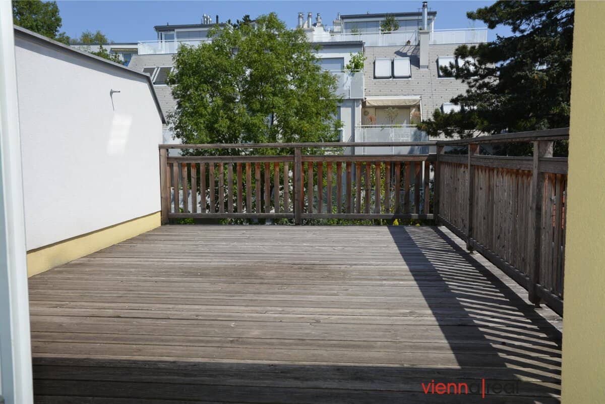 Renovierte Dachgeschossetage mit großer Terrasse!