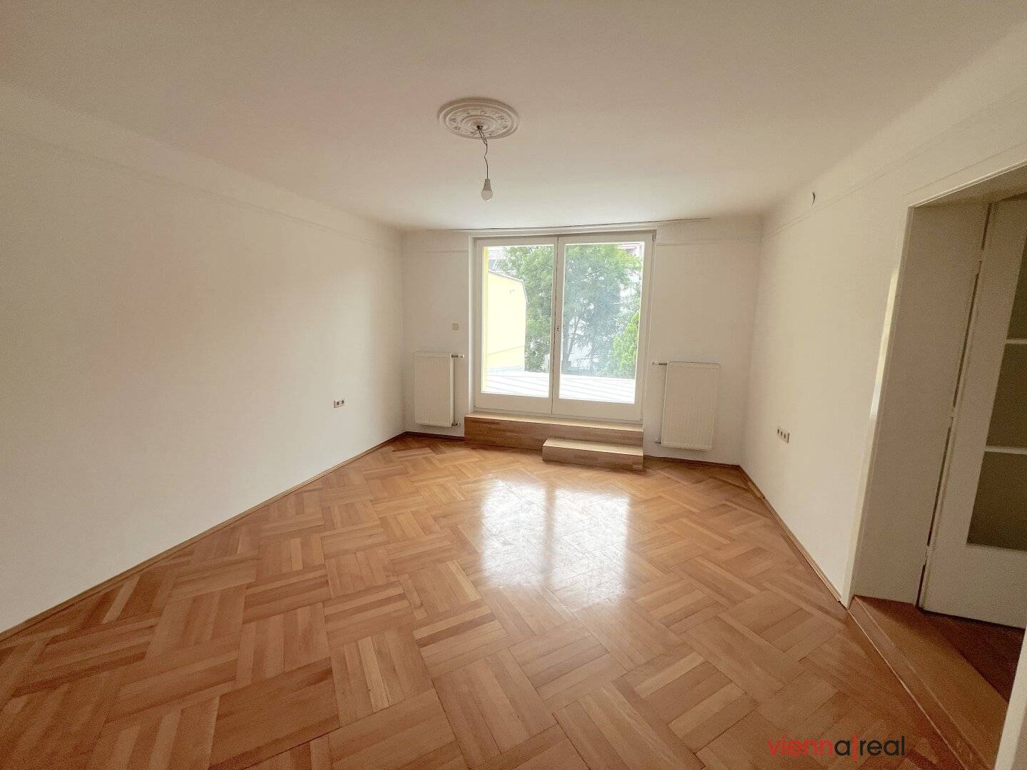 Renovierte Dachgeschossetage mit großer Terrasse!