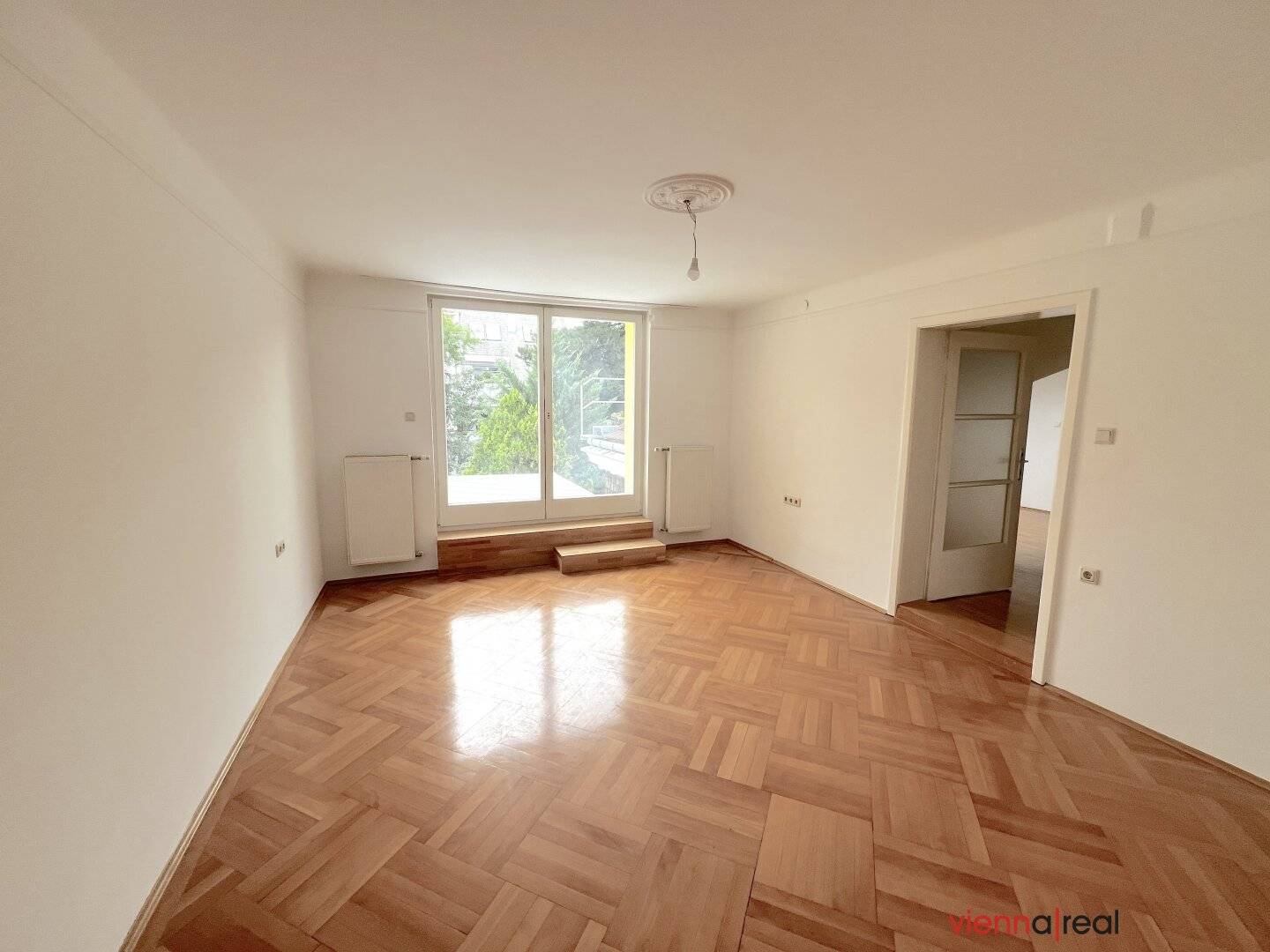 Renovierte Dachgeschossetage mit großer Terrasse!