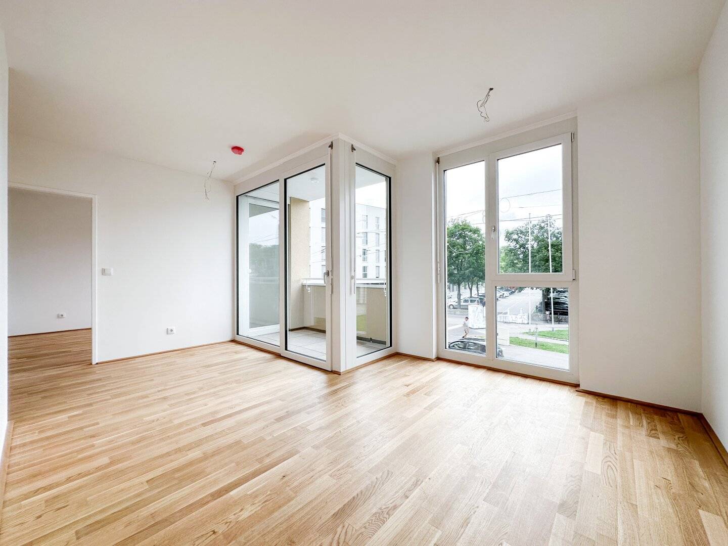 Modern 3-room apartment with sunny loggia in central location