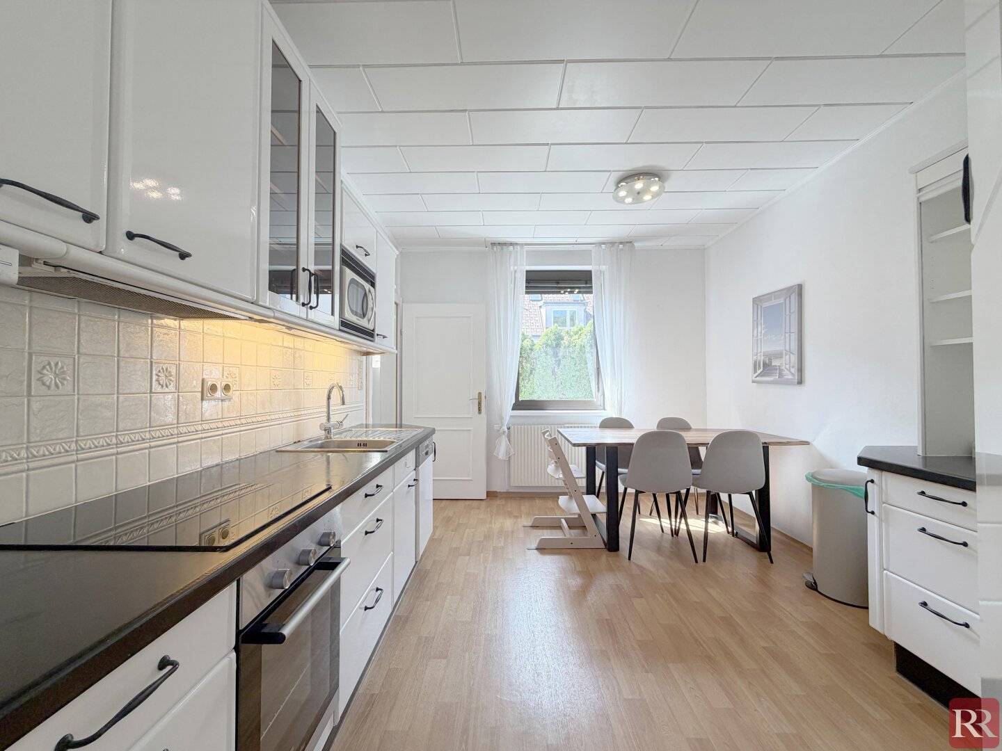 NEW PRICE: Single-family house with large garden, pool &amp; wellness area in Klosterneuburg