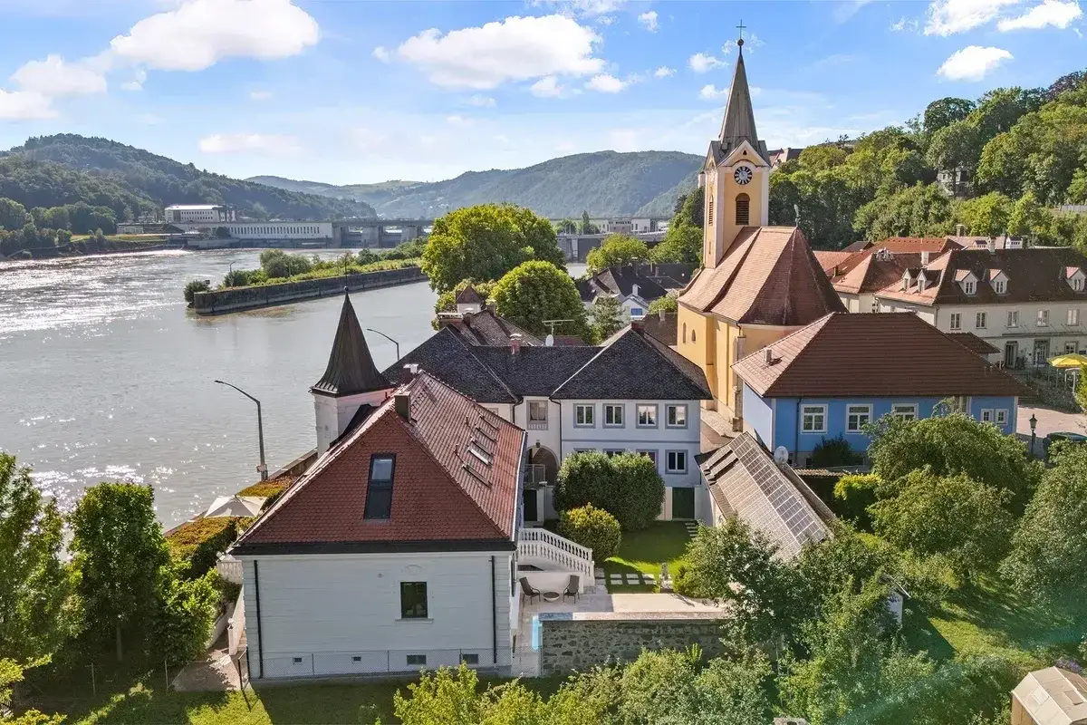 UNIQUE VILLA IN PERSENBEUG WITH PANORAMA & DANUBE VIEW