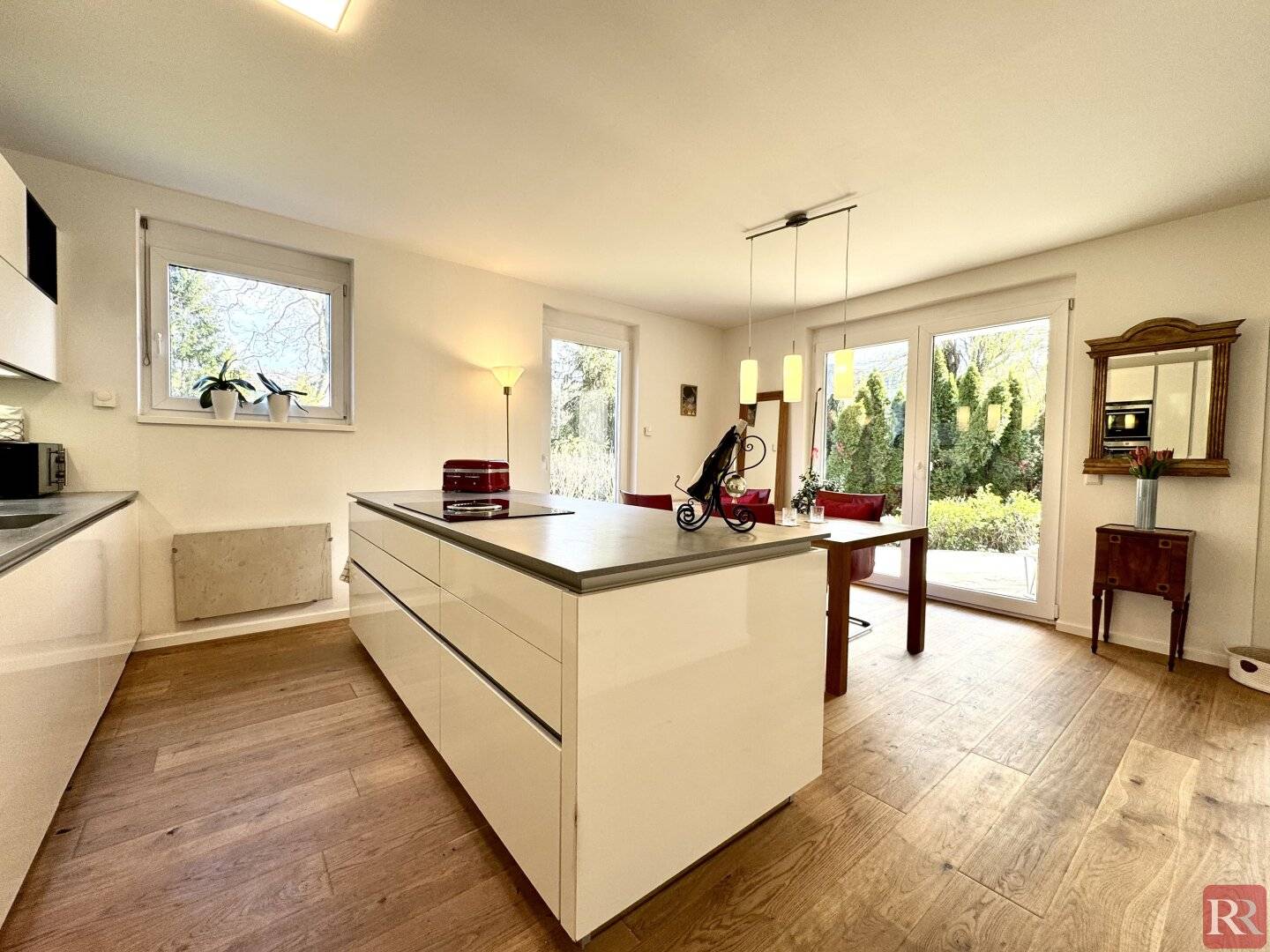 Moderne 4-Zimmer-Gartenwohnung mit 190m² Eigengarten und Carport in Klosterneuburg
