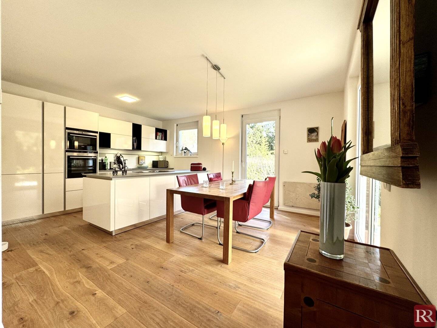 Moderne 4-Zimmer-Gartenwohnung mit 190m² Eigengarten und Carport in Klosterneuburg