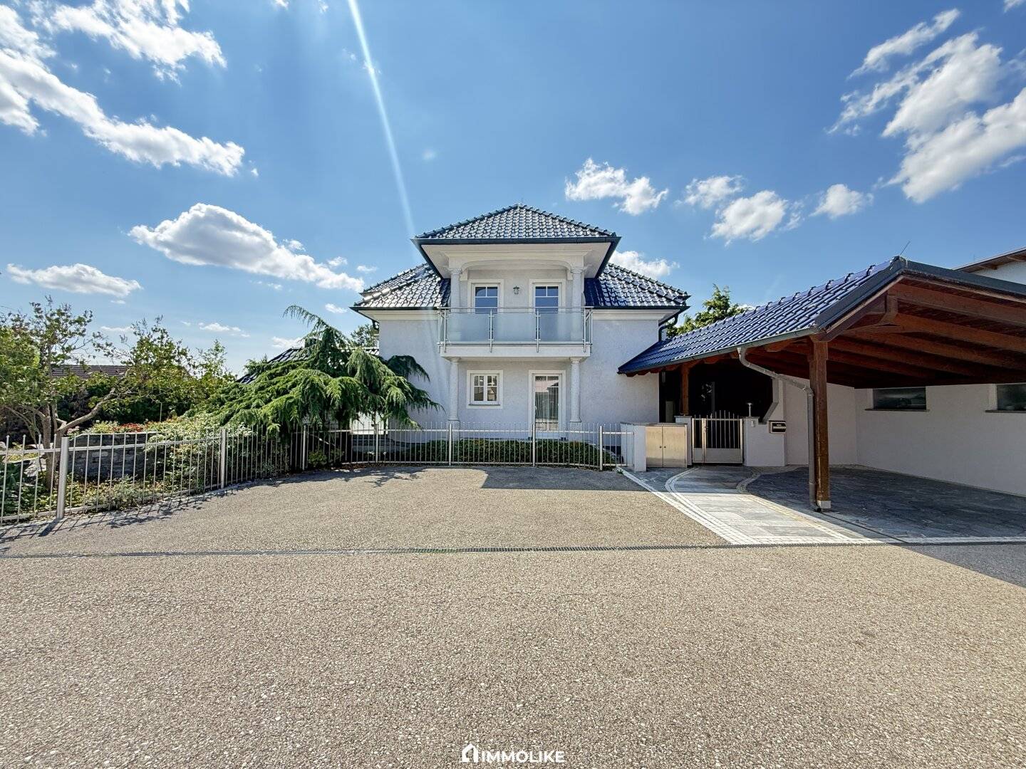Traumhaus mit Salzwasserpool, Wellnesskeller &amp; märchenhaftem Gartenparadies | 245 m² Nutzfläche