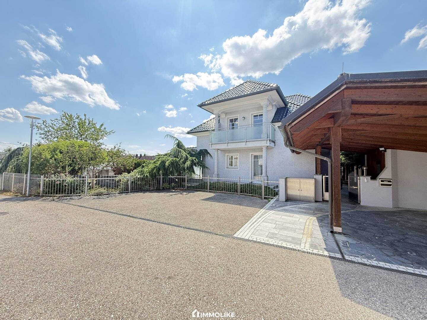 Traumhaus mit Salzwasserpool, Wellnesskeller &amp; märchenhaftem Gartenparadies | 245 m² Nutzfläche