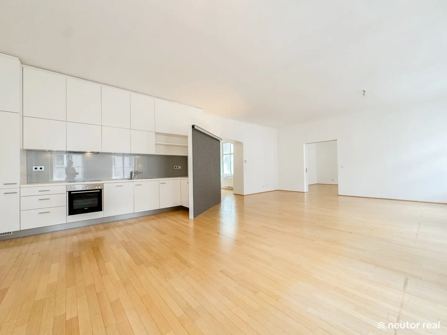 Repräsentatives Altbau-Büro Nähe Karlsplatz & Naschmarkt - ca. 132 m² mit Loftcharakter in Bestlage des 4. Bezirks - 4. Liftstock