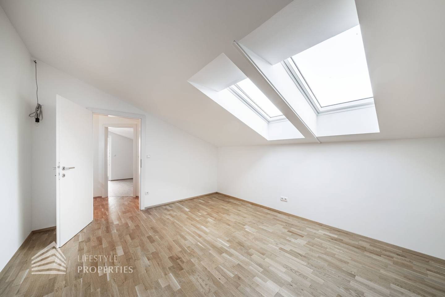 Erstbezug! Sensationelle 5-Zimmer Maisonettewohnung mit Balkon