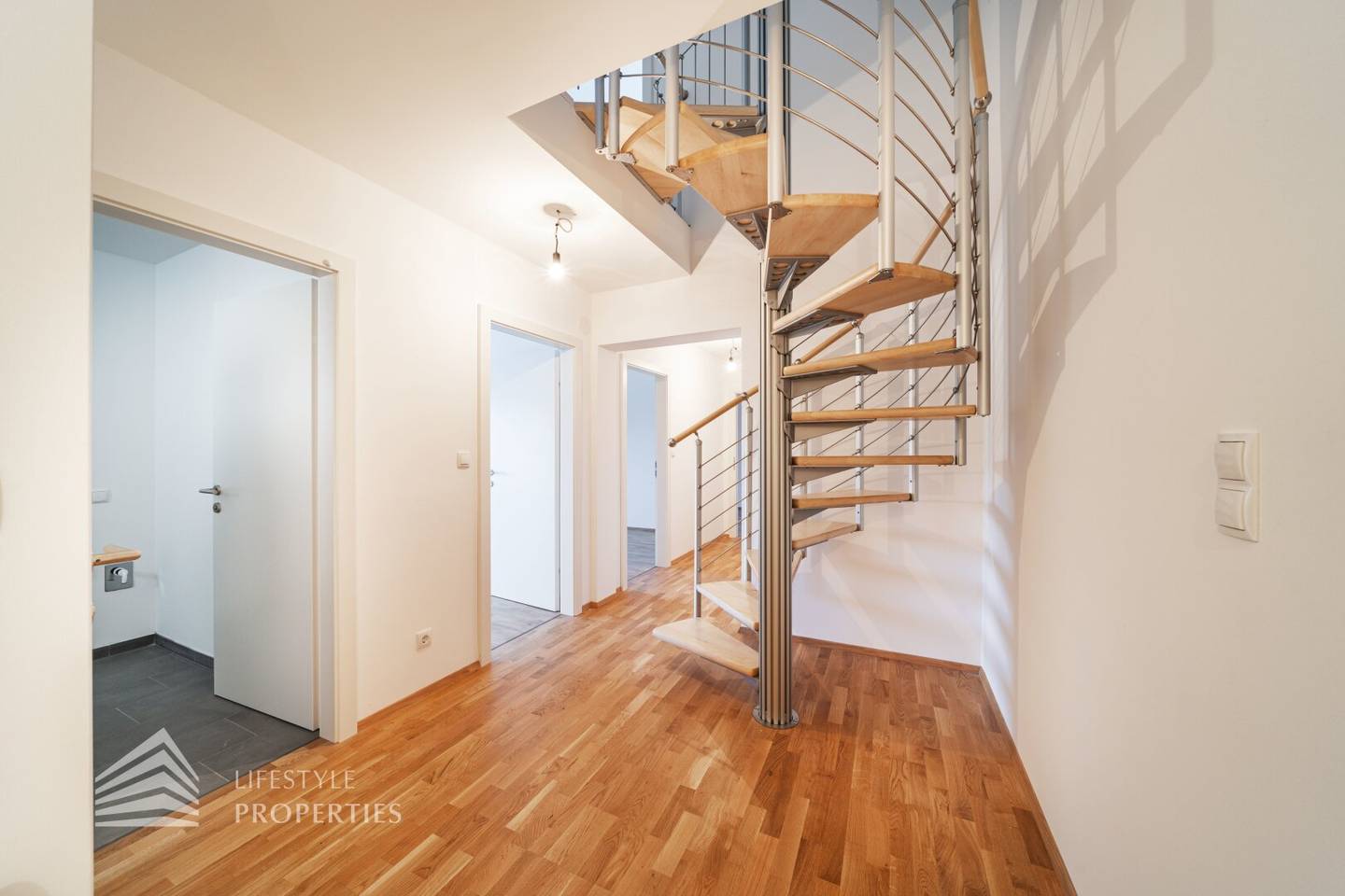 Erstbezug! Sensationelle 5-Zimmer Maisonettewohnung mit Balkon