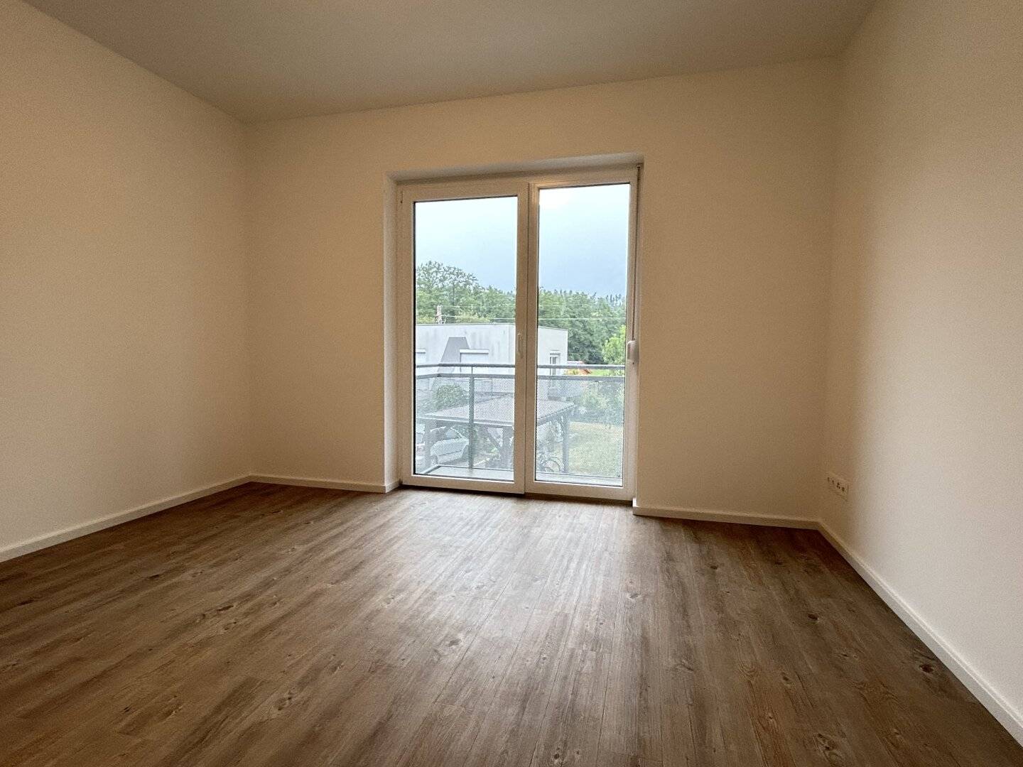 4-Zimmer-Wohnung mit zwei Balkone nahe LKH Graz – ruhige Grünlage