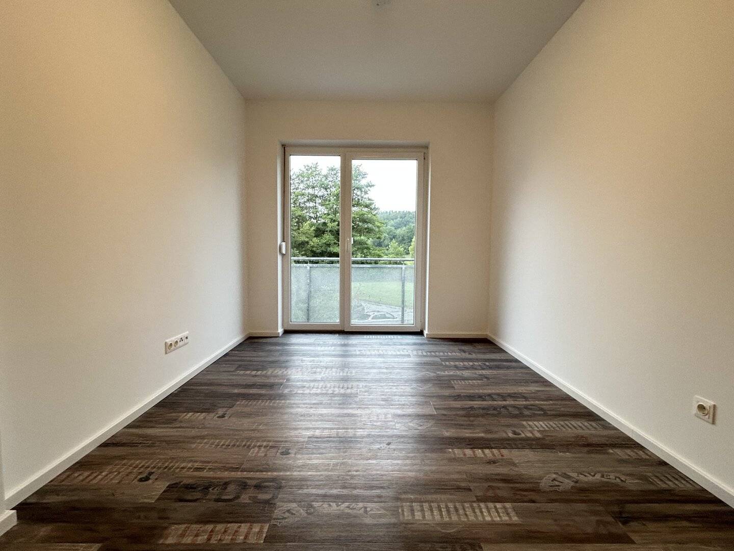 4-Zimmer-Wohnung, jedes Zimmer mit eigenem Balkon - ruhige Grünlage