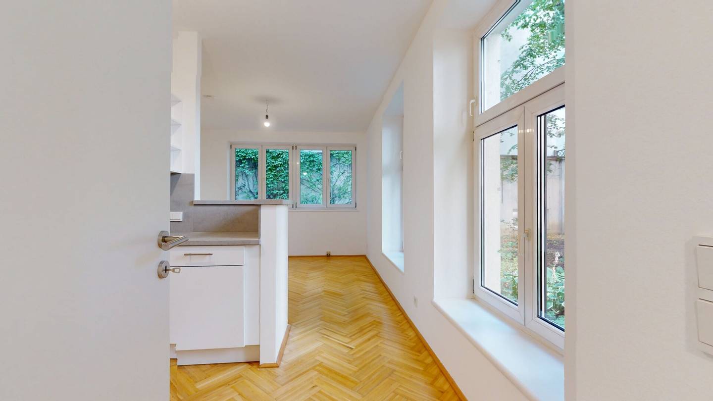 Quiet 2-room period apartment with view of the green courtyard in sought-after location of the 3rd district