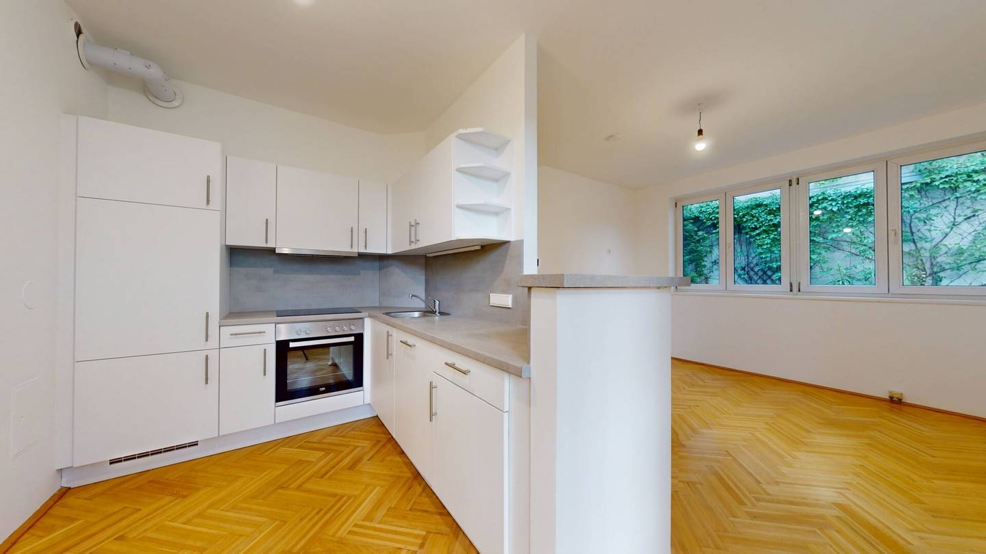 Quiet 2-room period apartment with view of the green courtyard in sought-after location of the 3rd district