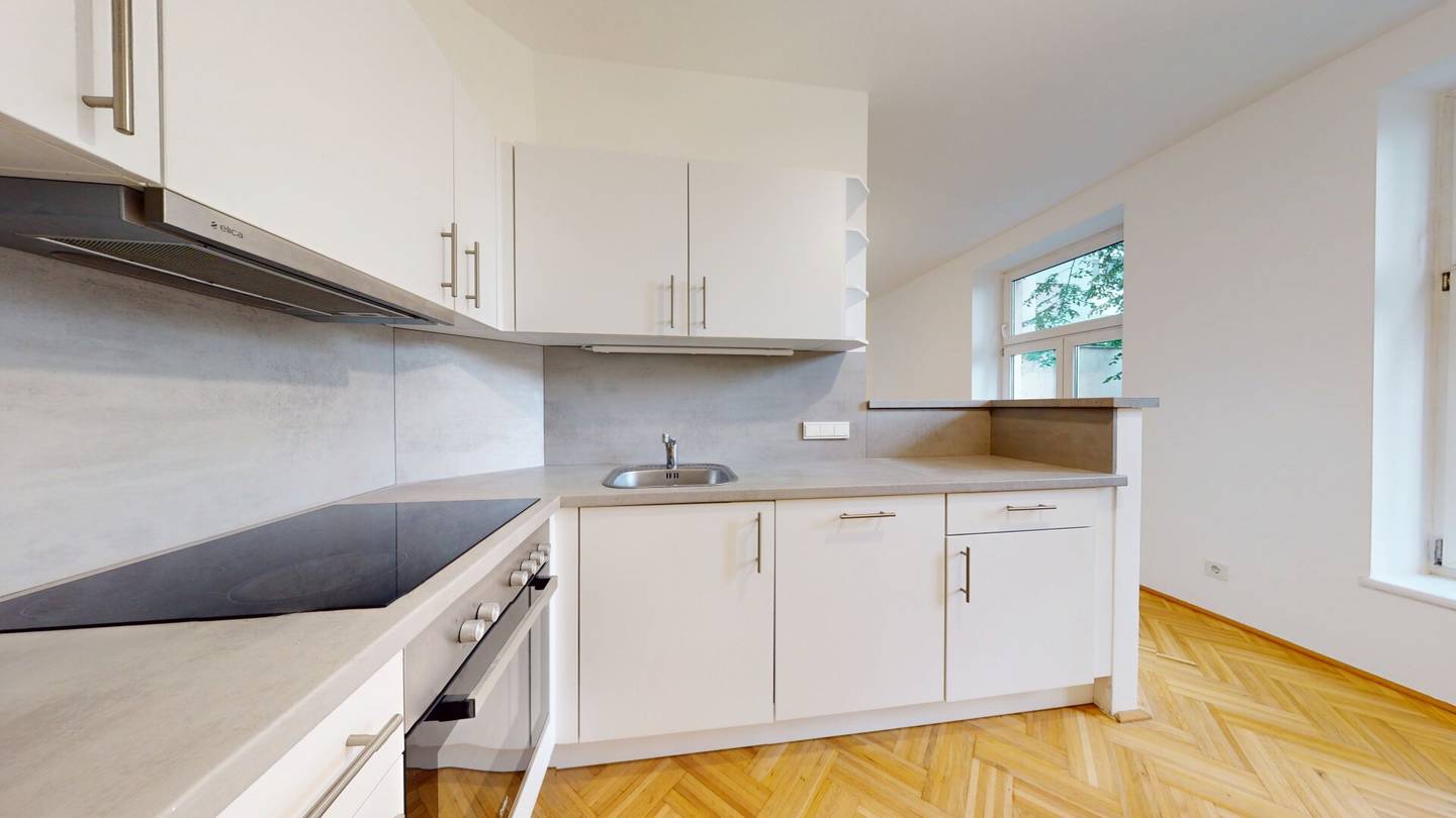 Quiet 2-room period apartment with view of the green courtyard in sought-after location of the 3rd district