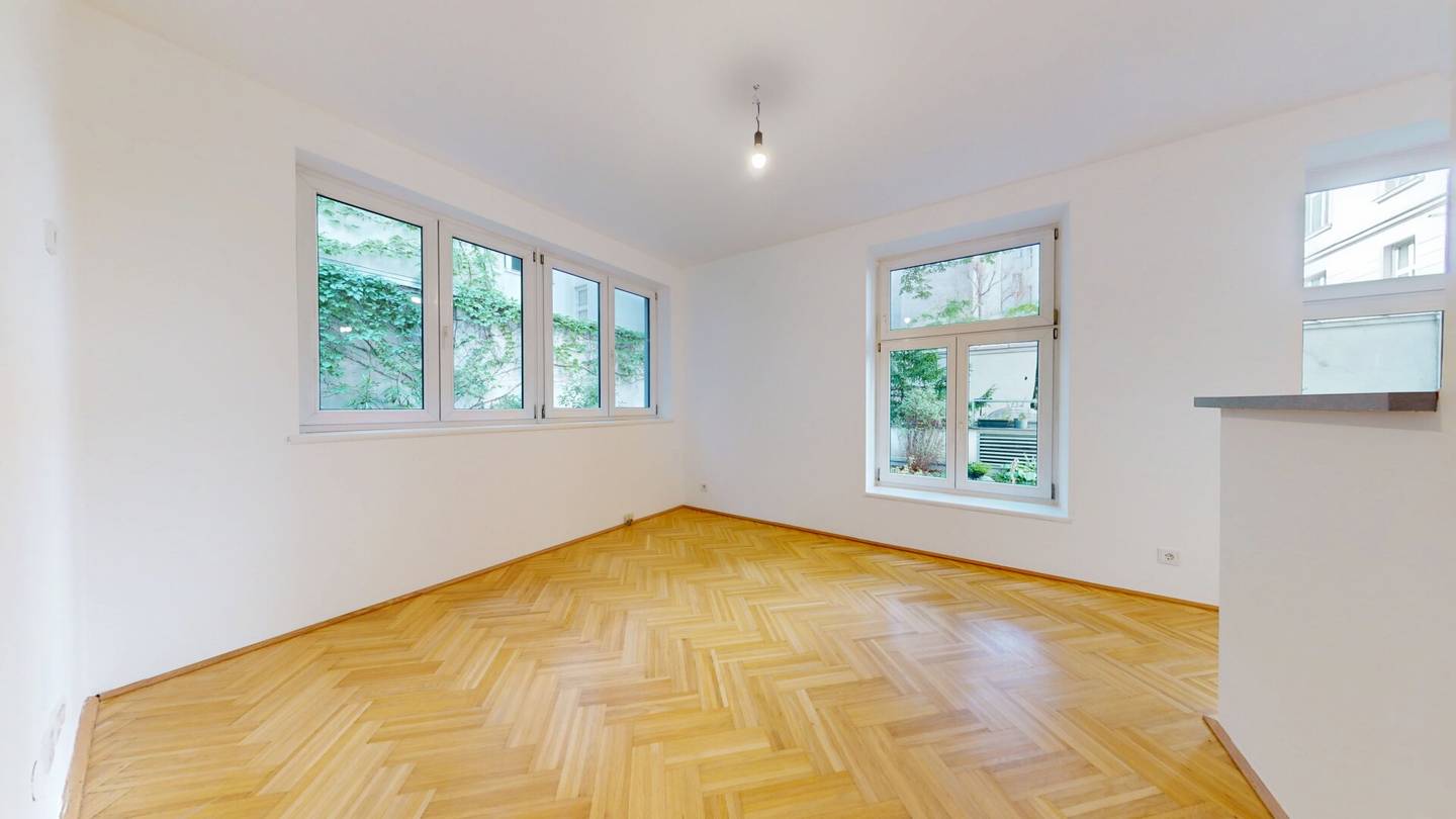Quiet 2-room period apartment with view of the green courtyard in sought-after location of the 3rd district