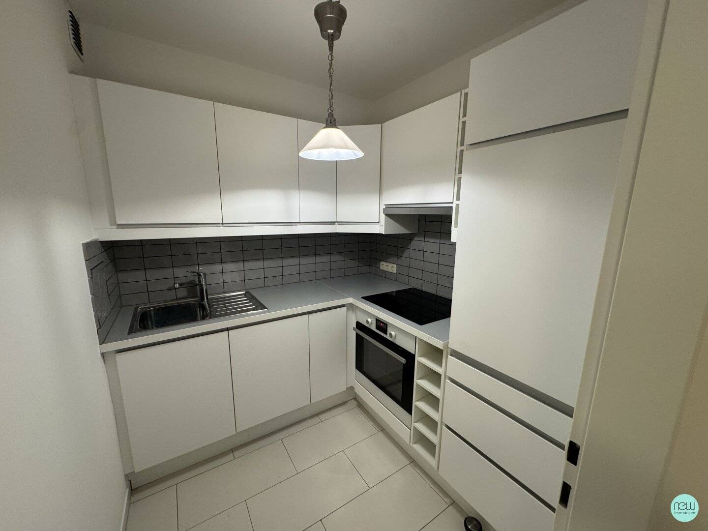 Oase Mitten im 7. Bezirk / 2 Zimmer + Terrasse + Garten + Garage
