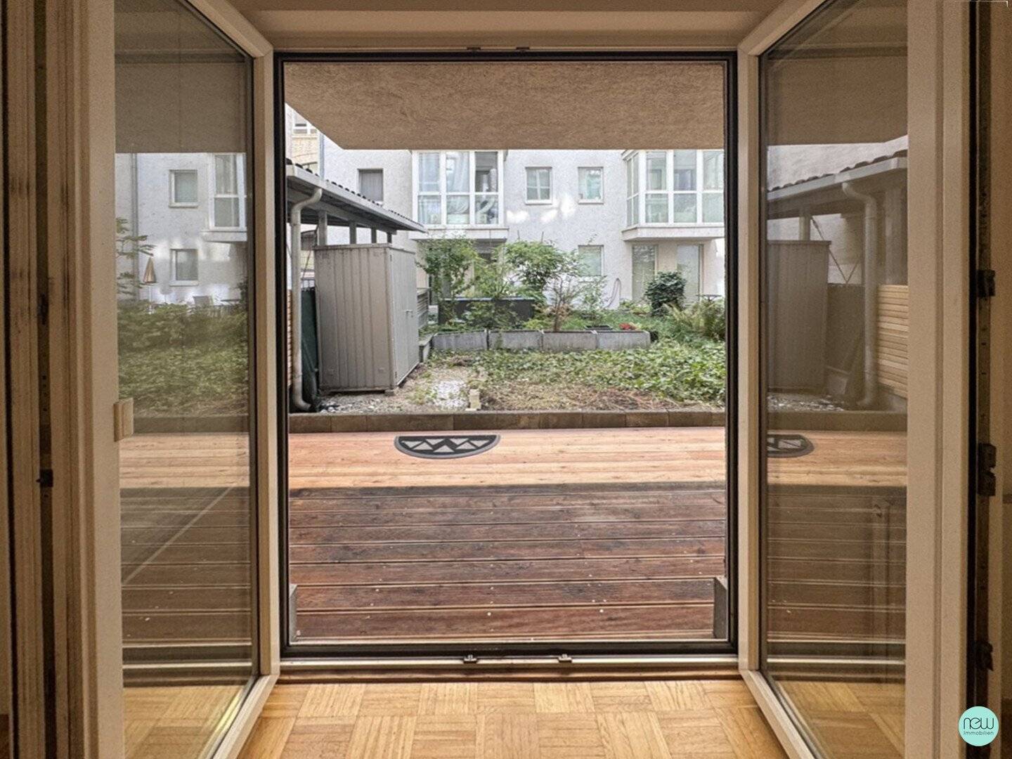 Oase Mitten im 7. Bezirk / 2 Zimmer + Terrasse + Garten + Garage
