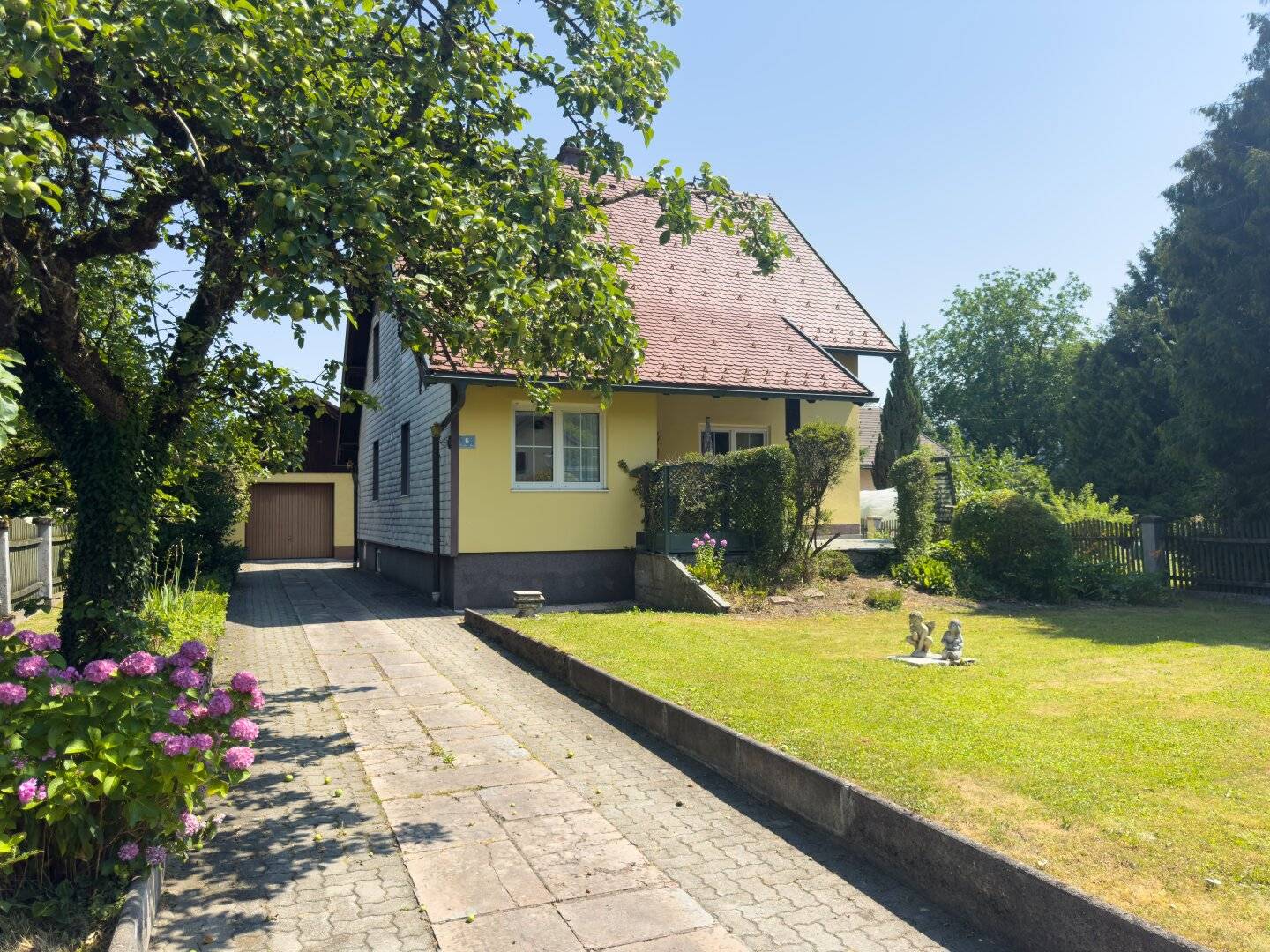 GEMÜTLICHES WOHNHAUS MIT GROSSZÜGIGEM GARTEN!