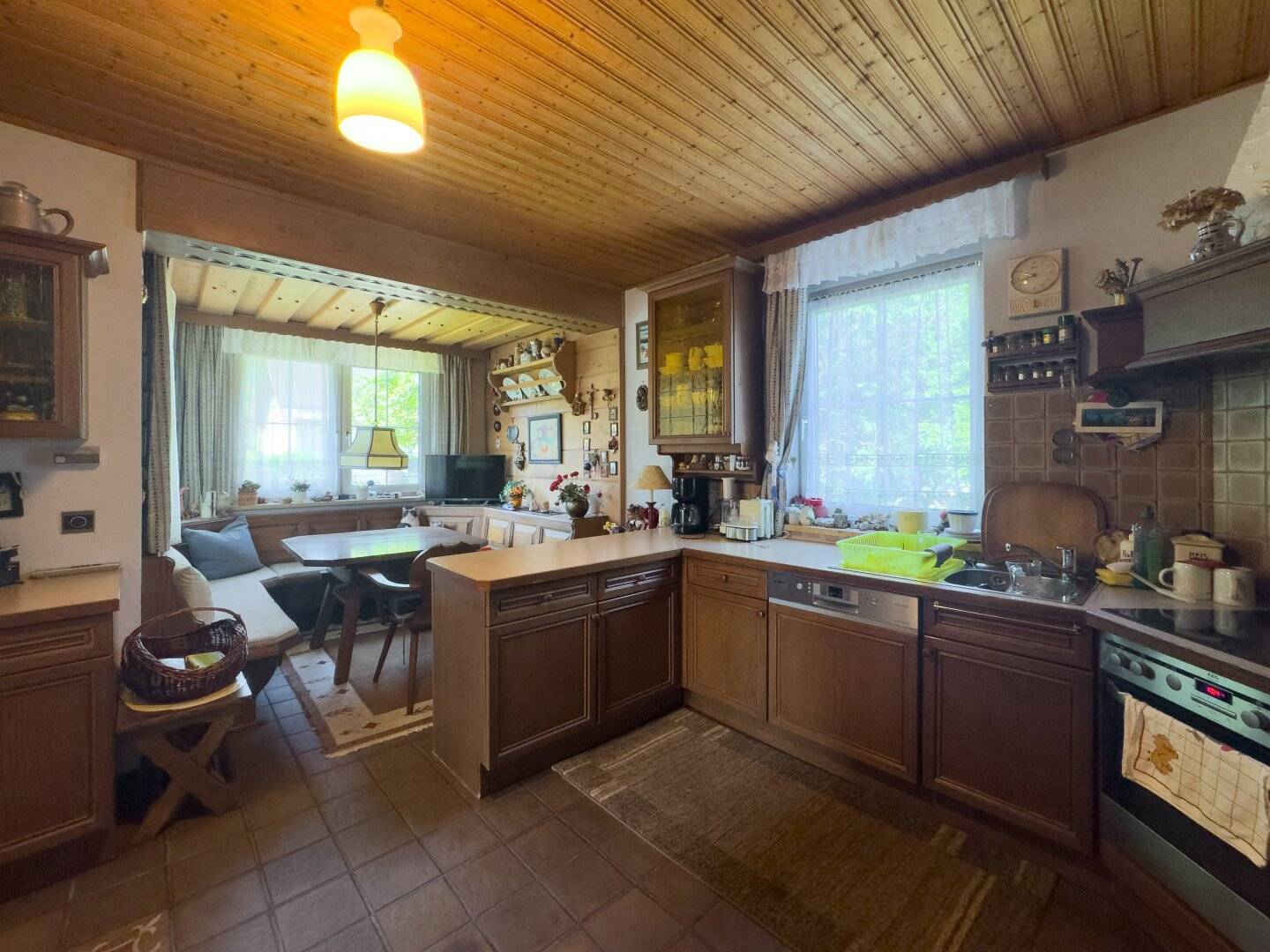GEMÜTLICHES WOHNHAUS MIT GROSSZÜGIGEM GARTEN!