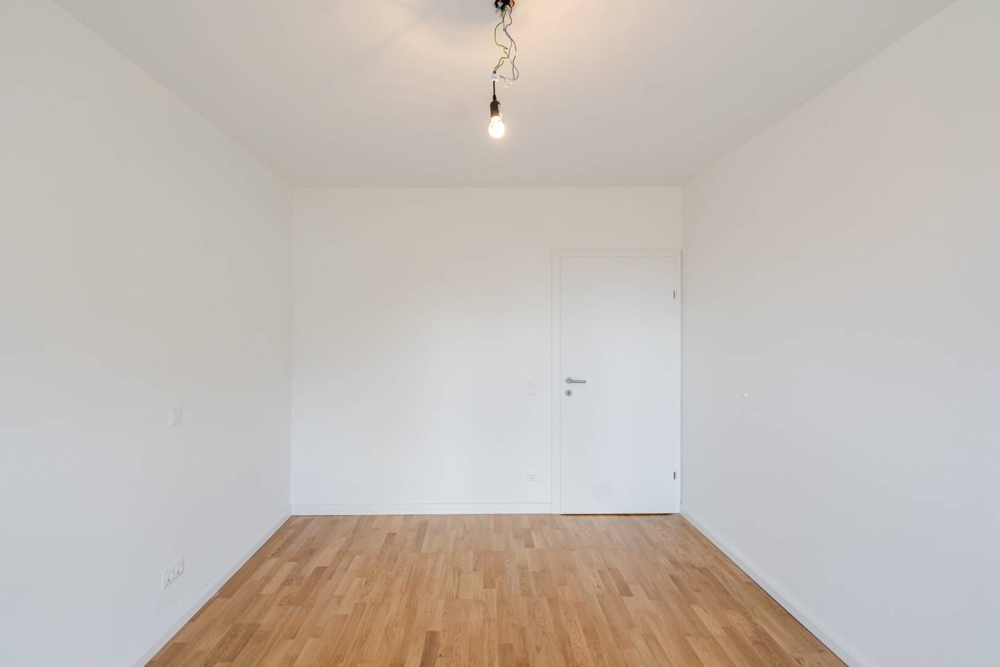Your retreat in the greenery, 2-room apartment with balcony and underground parking space
