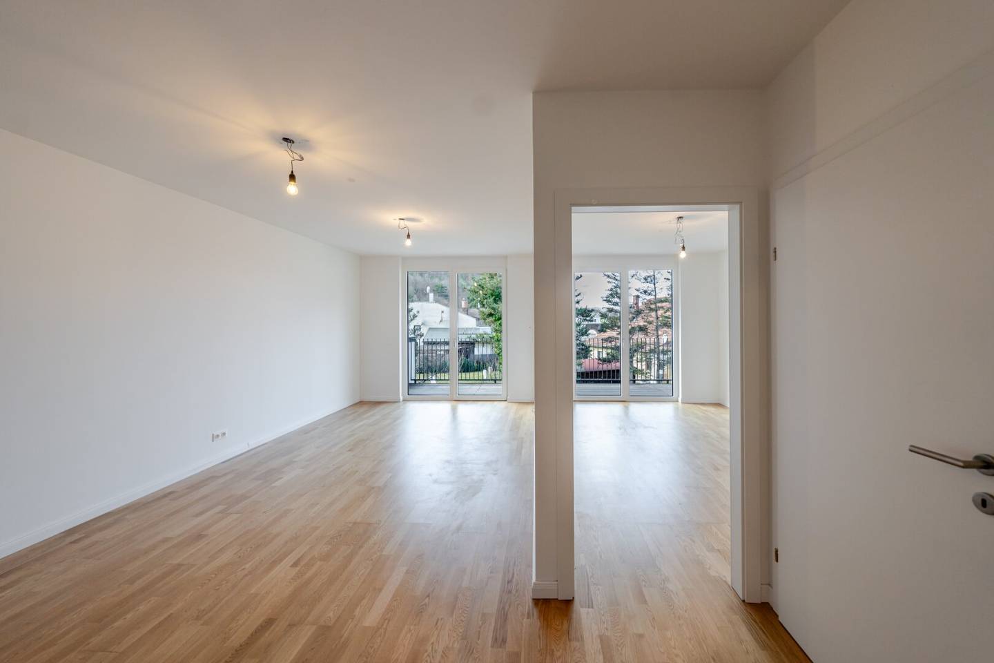 Your retreat in the greenery, 2-room apartment with balcony and underground parking space