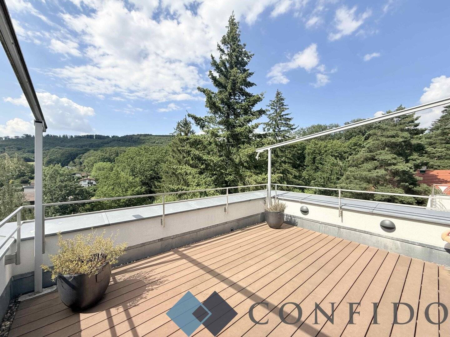 Exklusive Maisonette mit traumhaften Terrassen und unverbaubarem Grünblick in absoluter Ruhelage