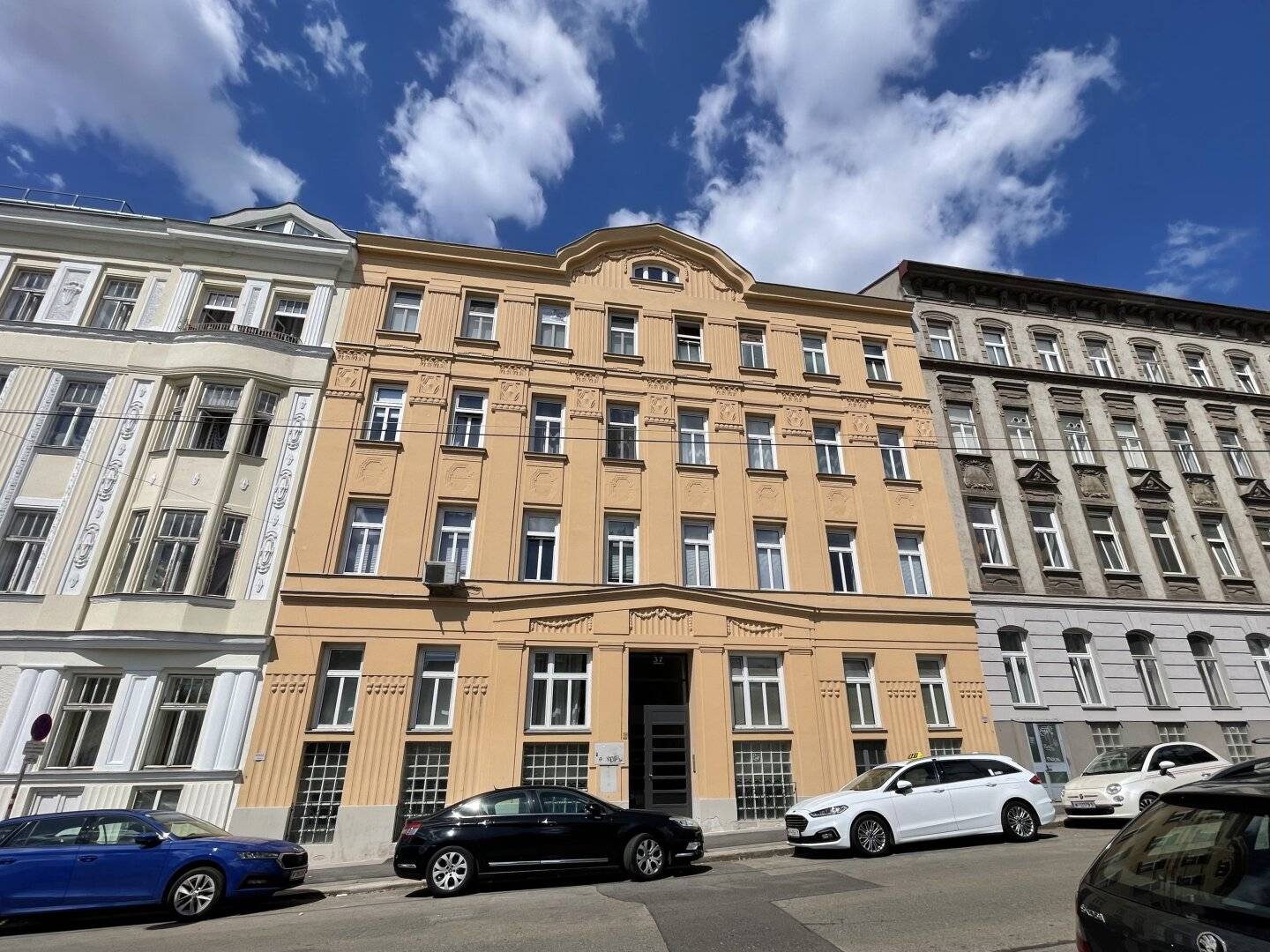 NÄHE U3 HÜTTELDORFERSTRASSE - SANIERTE ALTBAUWOHNUNG - HOFSEITIG - NICHT WG TAUGLICH