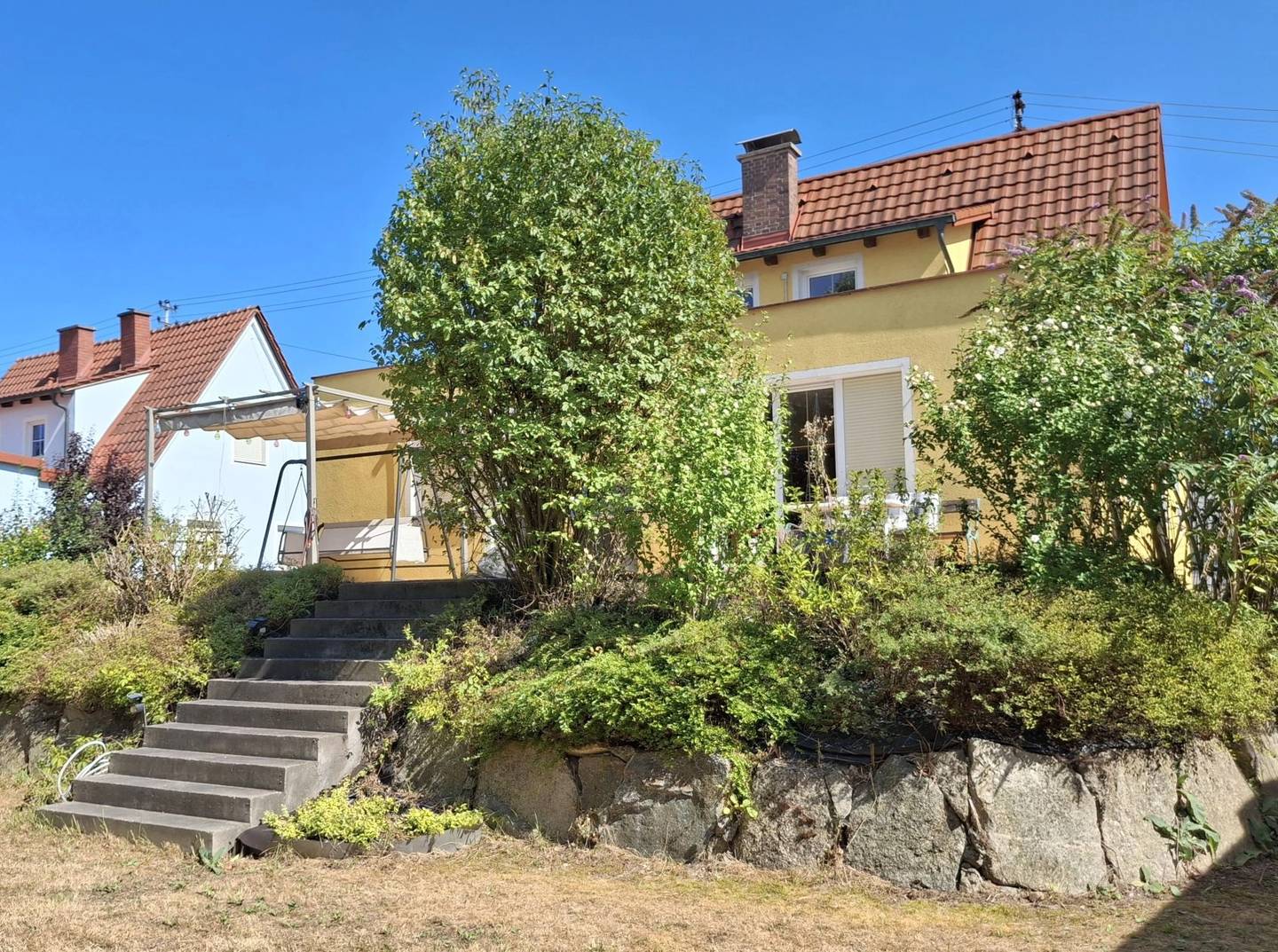 Stilvoll saniert mit großem Garten Familienwohnung