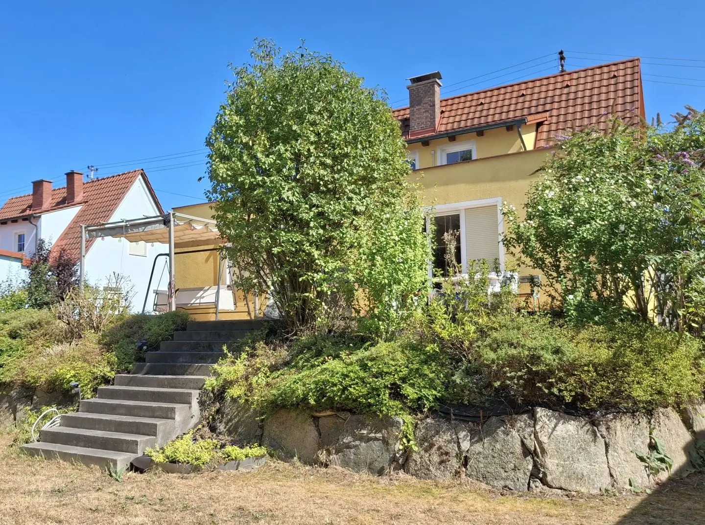 Stilvoll saniert mit großem Garten Familienwohnung