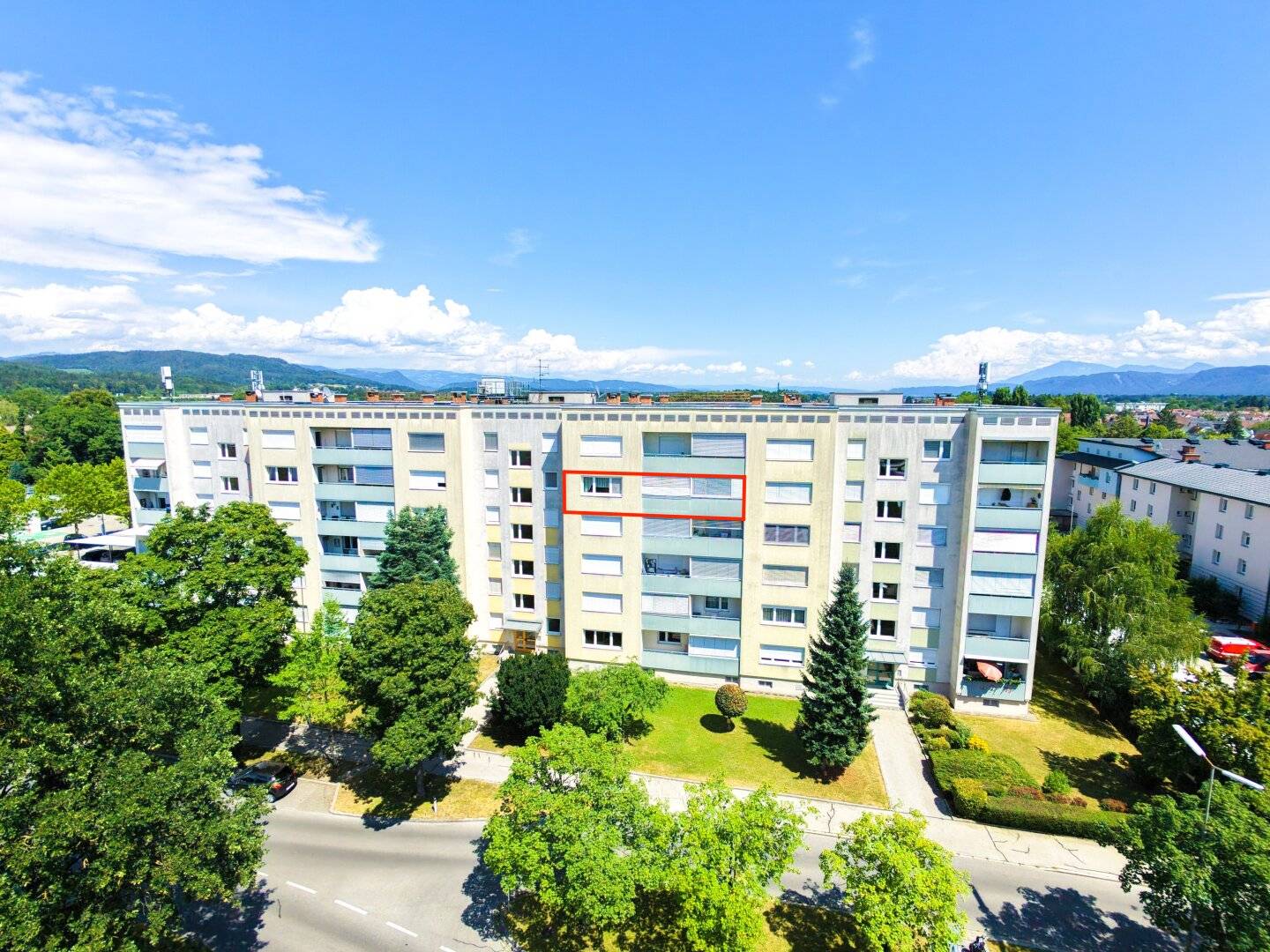 Helle 3-Zimmer-Eigentumswohnung mit Westloggia, Parkplatz und Gartenanlage in Klagenfurt-Welzenegg