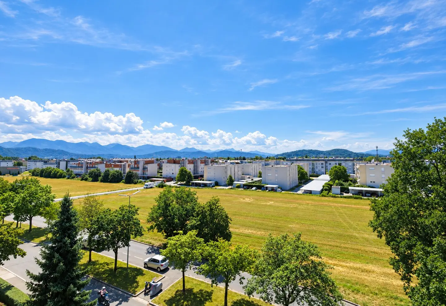 Bright 3-room condominium with west loggia, parking space and garden area in Klagenfurt-Welzenegg