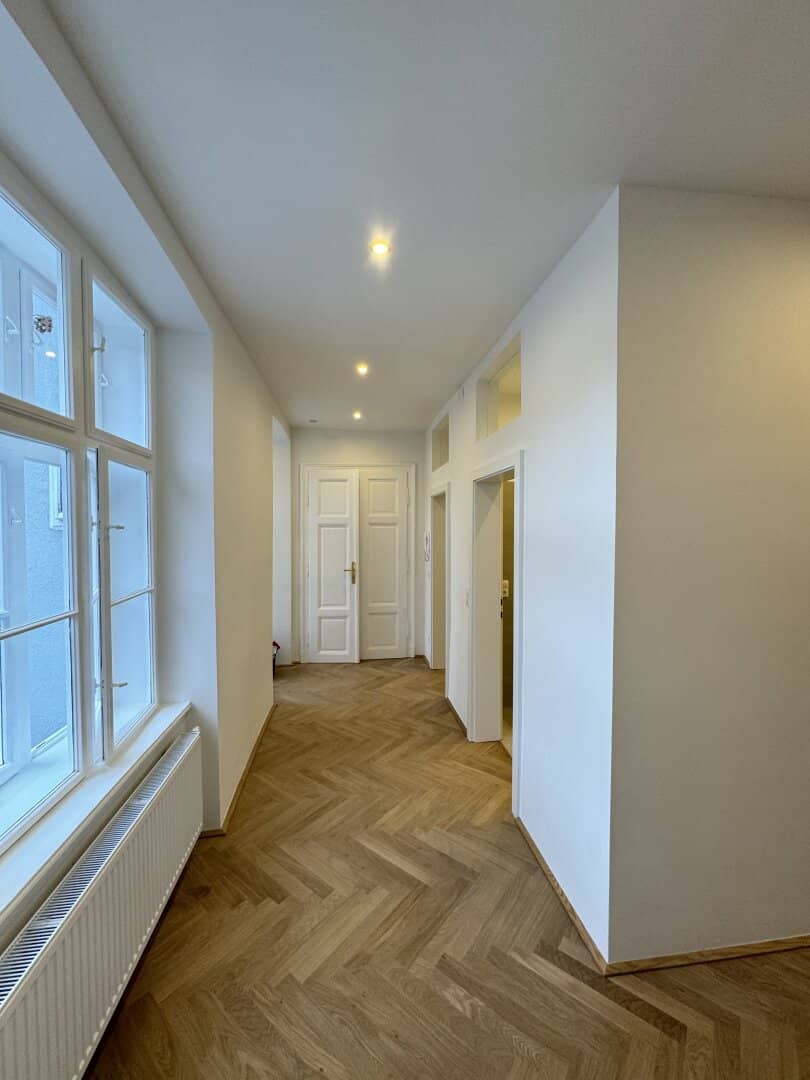 Charming old building apartment in 7th district with classic Viennese flair – SPACIOUS, MODERNIZED &amp; CENTRAL