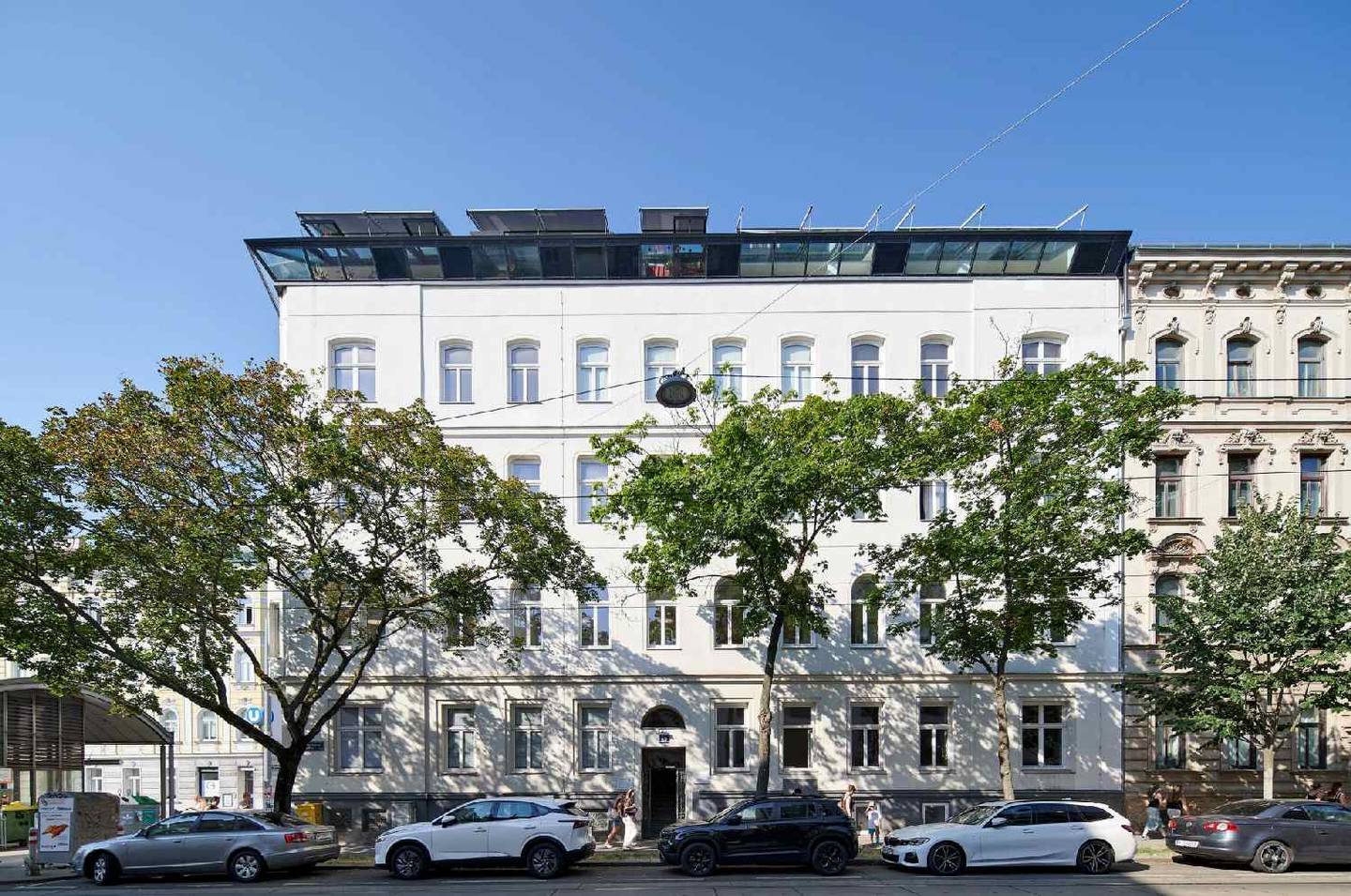 Period apartment renovated with elevator and cellar